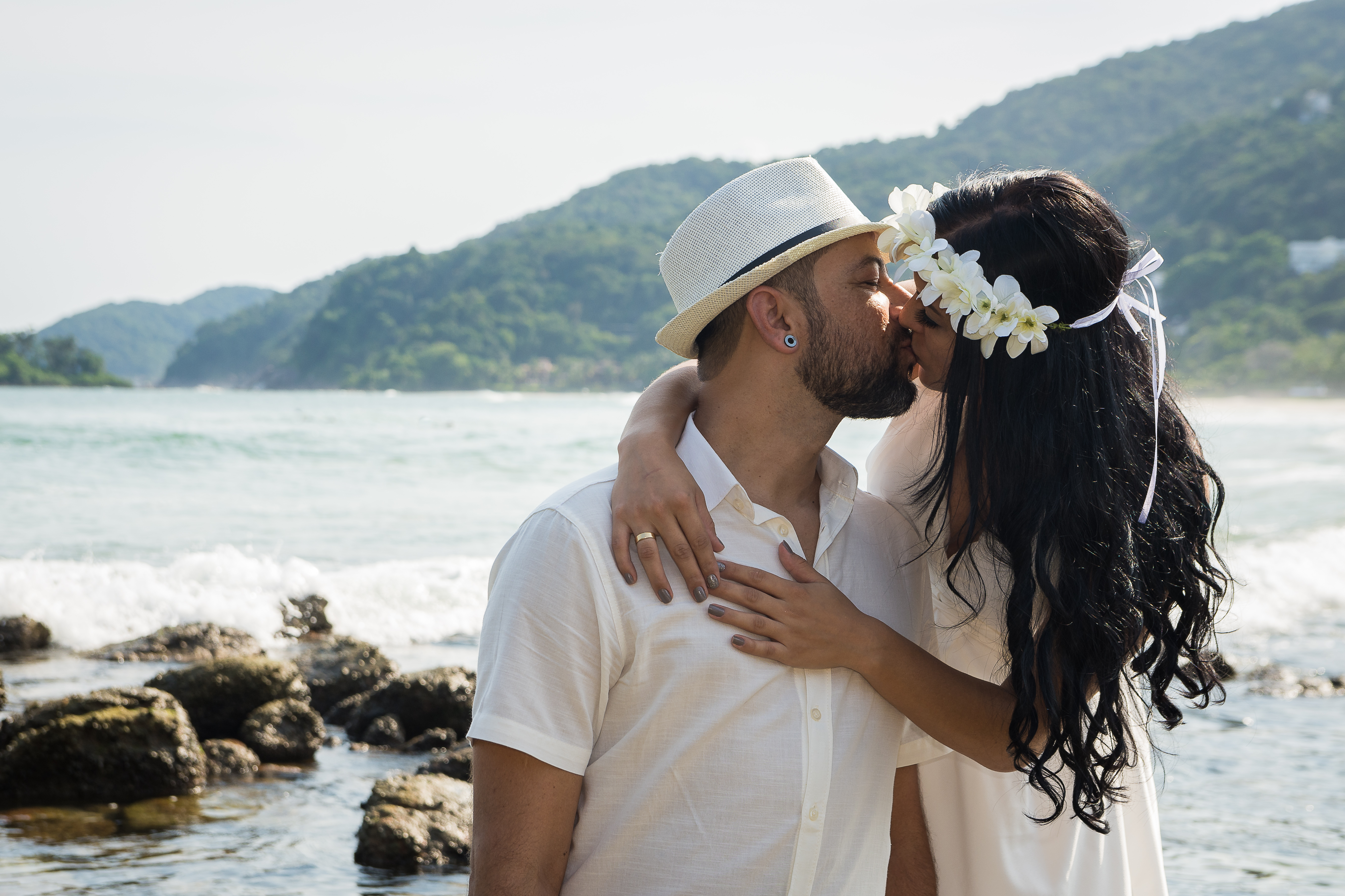 Recepção de casamento com iluminação cinematográfica
