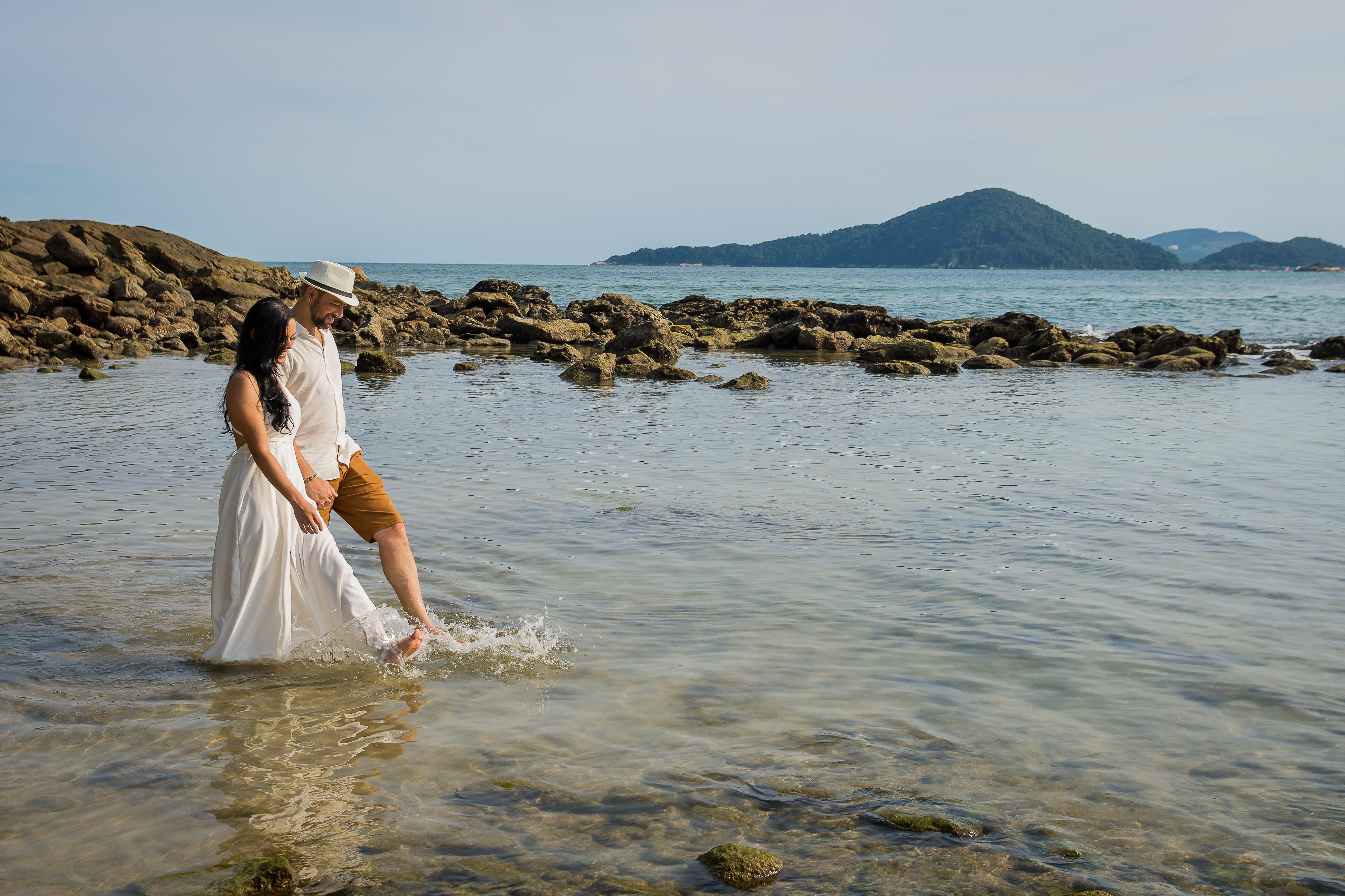 Recepção de casamento com iluminação cinematográfica