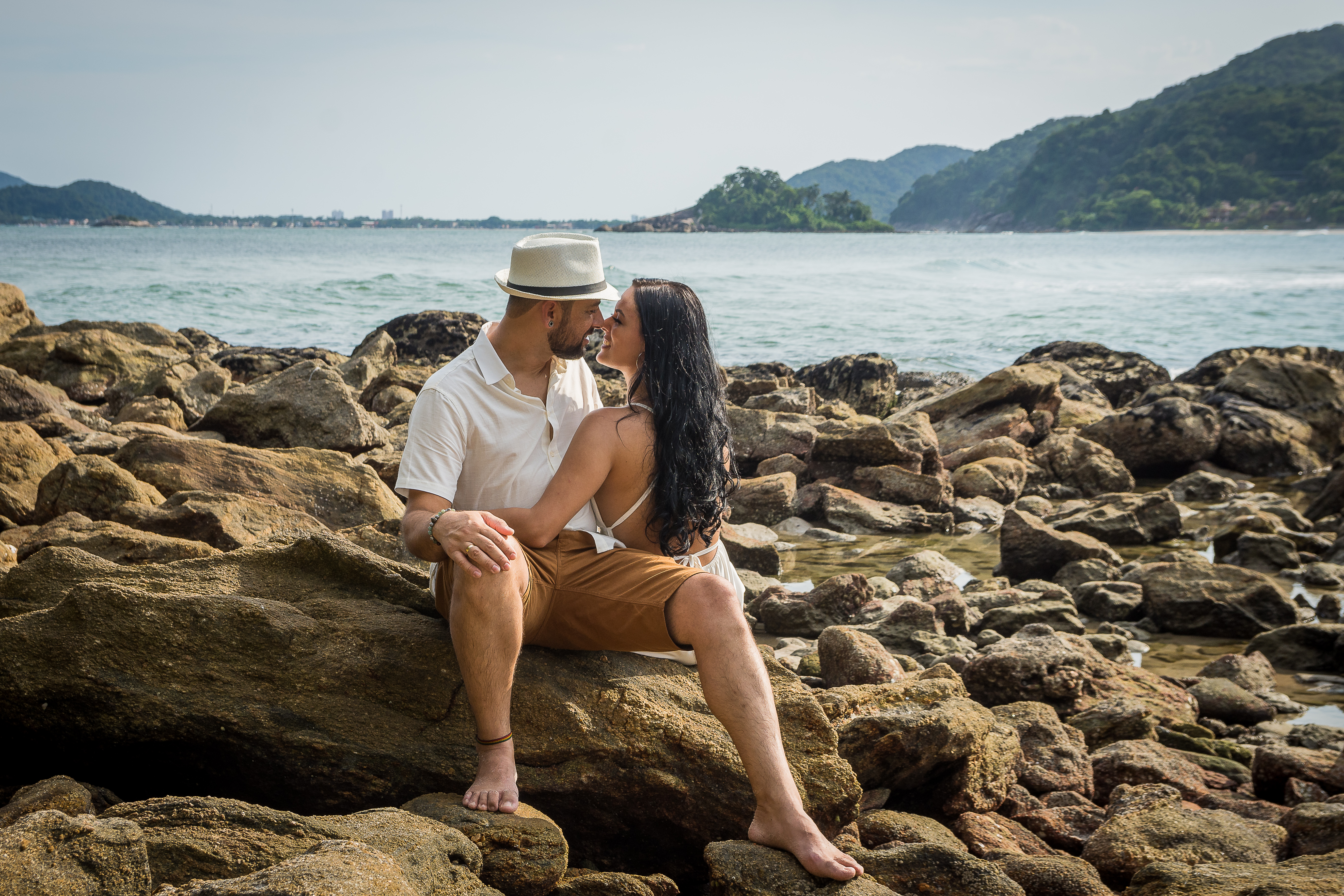 Recepção de casamento com iluminação cinematográfica